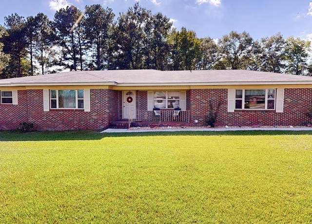 Property at 2156 Honeysuckle Rd, Dothan, AL 36301, 3 beds, 2 baths