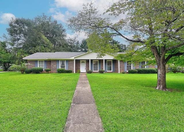 Property at 3208 Tennyson Dr, Dothan, AL 36305, 3 beds, 2 baths