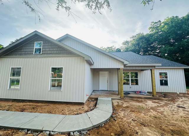 Property at 135 Rosewood Dr, Dothan, AL 36301, 3 beds, 2 baths