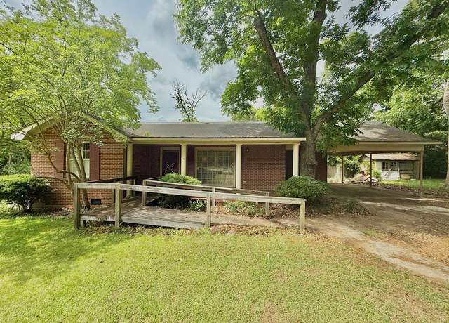 Property at 152 W Cox St, Slocomb, AL 36375, 4 beds, 3 baths