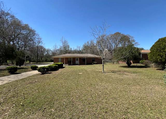 Property at 901 Eagle Rd, Dothan, AL 36303, 5 beds, 2 baths