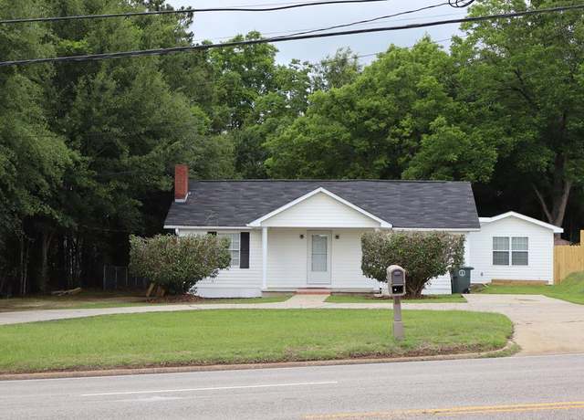 Property at 907 E Lee St, Enterprise, AL 36330, 3 beds, 2 baths