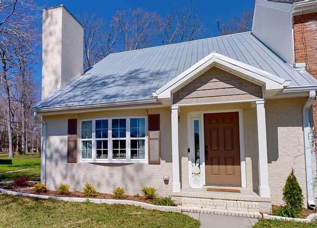 Property at 180 Fairway Woods Dr, Ozark, AL 36360, 3 beds, 2 baths