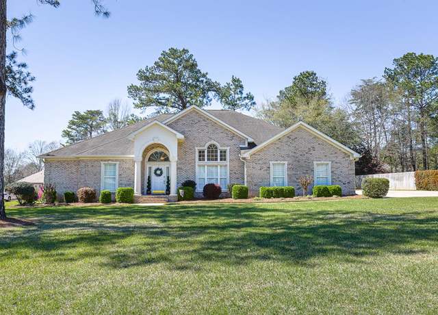 Property at 323 Stonegate Dr, Dothan, AL 36305, 4 beds, 3 baths