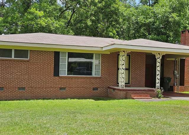 Property at 1109 Sumter St, Dothan, AL 36301, 3 beds, 1.5 baths