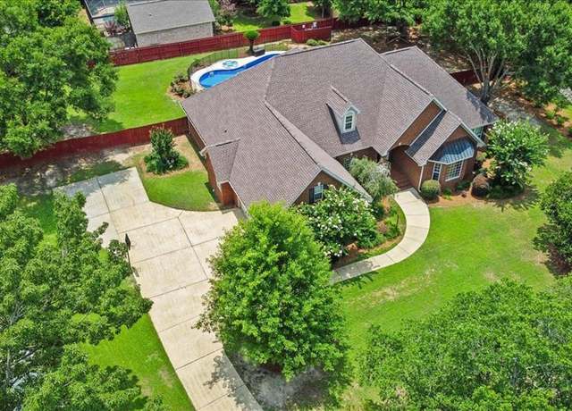 Property at 108 Haddington Park Ln, Dothan, AL 36305, 5 beds, 4 baths