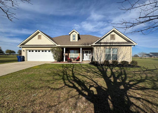 Property at 102 Weeping Willow Trl, Headland, AL 36345, 4 beds, 2 baths