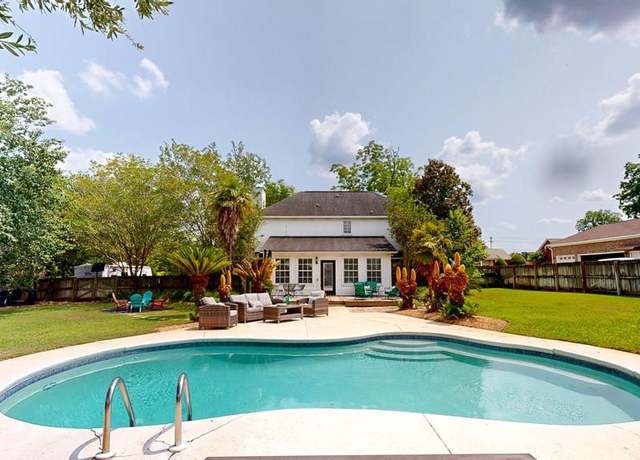 Property at 107 Gloster Ct, Dothan, AL 36303, 4 beds, 2.5 baths