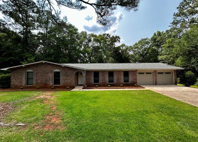 Property at 1002 Monterey Ct, Dothan, AL 36303, 3 beds, 2 baths