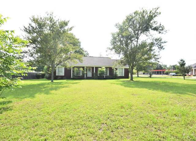 Property at 2023 Brackin Dr, Dothan, AL 36301, 3 beds, 2 baths