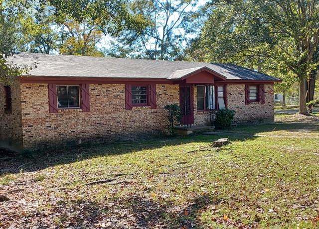 Property at 1300 Bruce St, Dothan, AL 36301, 3 beds, 1 bath
