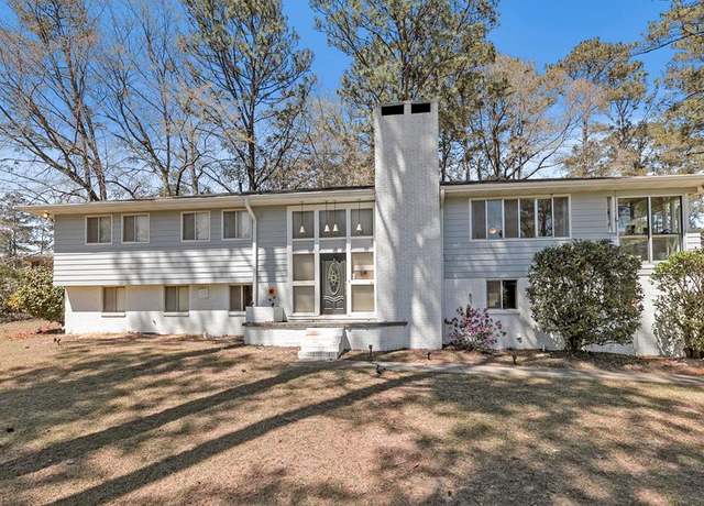 Property at 602 Cedar Dr, Enterprise, AL 36330, 5 beds, 3 baths