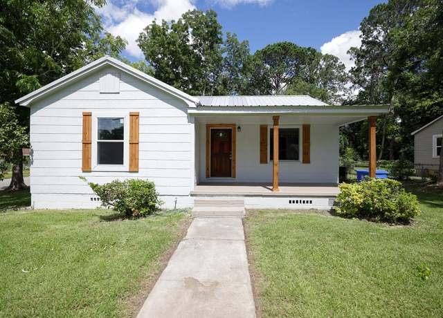 Property at 1301 S Bell St, Dothan, AL 36301, 3 beds, 2 baths