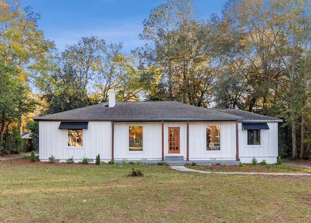 Property at 207 Kent Dr, Dothan, AL 36303, 3 beds, 3 baths