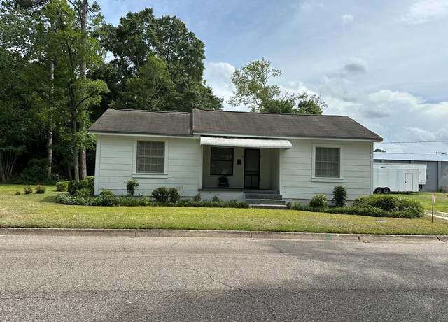 Property at 111 Helen St, Dothan, AL 36301, 4 beds, 1.5 baths