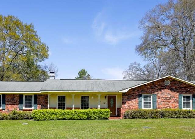 Property at 2102 Centenial Dr, Dothan, AL 36305, 4 beds, 3 baths