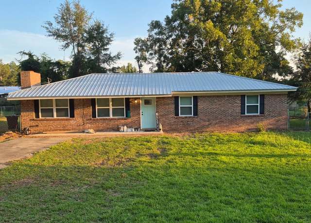 Property at 713 Dixie Rd, Slocomb, AL 36375, 3 beds, 2 baths
