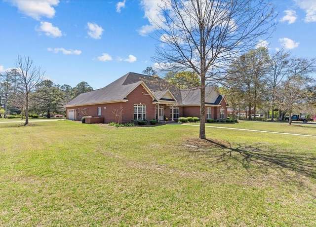 Property at 901 W Brookside Ave, Geneva, AL 36340, 5 beds, 4.5 baths