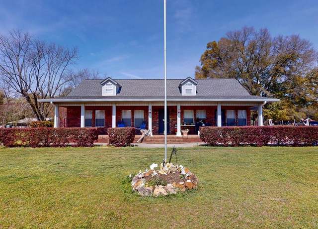 Property at 139 Clemmons Cirs, Geneva, AL 36340, 5 beds, 1 bath