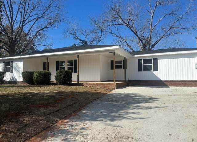 Property at 105 E 1st Ave, Ashford, AL 36312, 3 beds, 2 baths