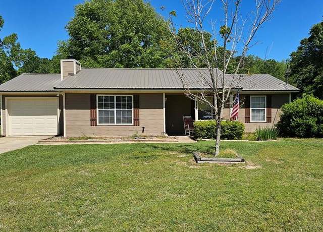 Property at 111 Hickory Nut Cir, Dothan, AL 36301, 3 beds, 2 baths