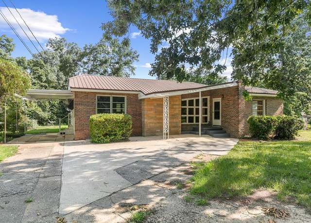Property at 1105 Deborah St, Dothan, AL 36301, 3 beds, 1 bath