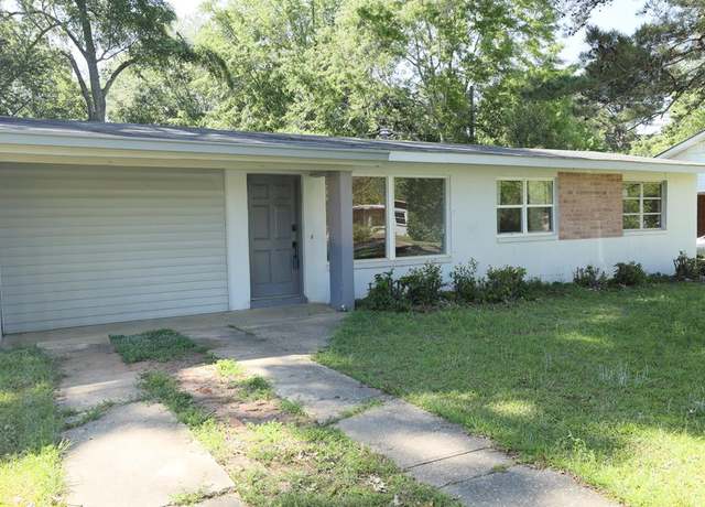 Property at 806 Mayfair St, Dothan, AL 36301, 3 beds, 1 bath