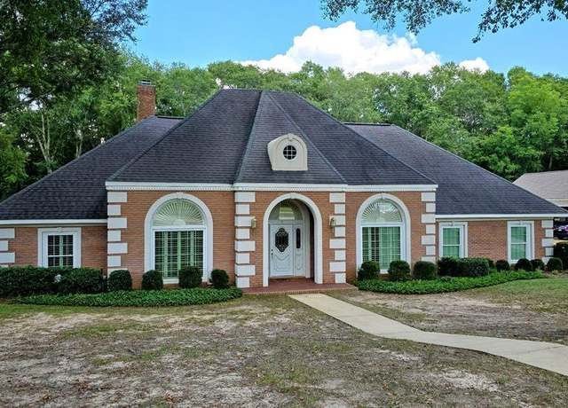 Property at 6 Woodmere Dr, Dothan, AL 36305, 3 beds, 2.5 baths