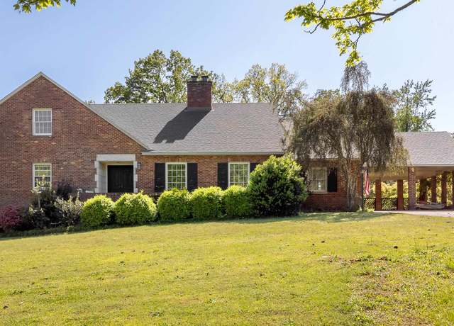 Property at 830 Riverbluff Dr, Sheffield, AL, 4 beds, 3.5 baths