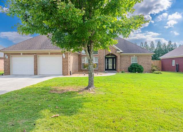Property at 207 Double Oak Ct, Florence, AL, 3 beds, 2 baths