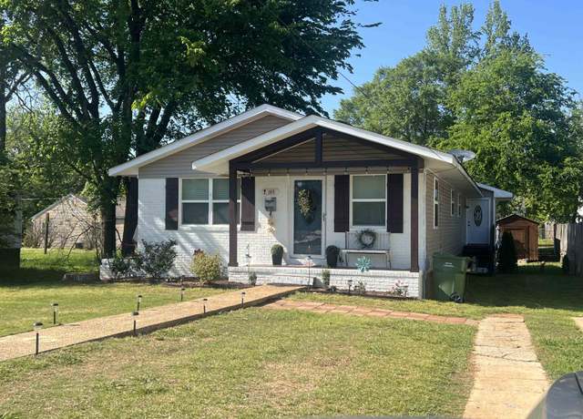 Property at 1005 E 1st St, Tuscumbia, AL, 4 beds, 2.5 baths