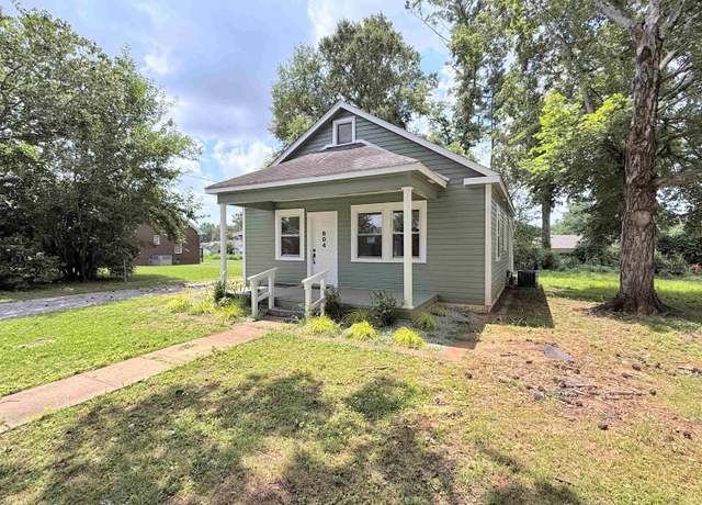 Property at 804 E 7th St, Tuscumbia, AL, 2 beds, 1 bath