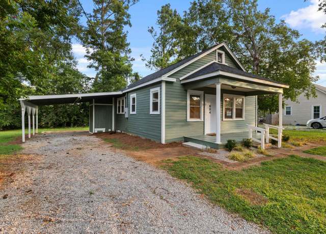 Property at 804 E 7th St, Tuscumbia, AL, 2 beds, 1 bath