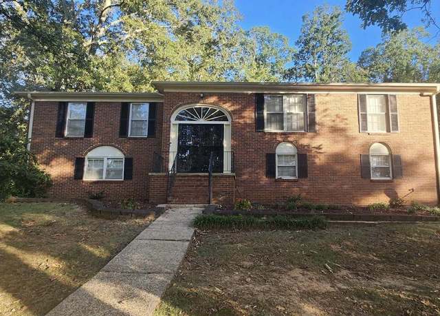 Property at 2350 Roberts Ln, Florence, AL, 5 beds, 2 baths