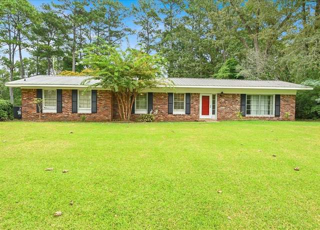 Property at 1300 Larkwood Dr NE, Cullman, AL, 3 beds, 2 baths