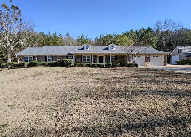 Property at 1302 Redmont Dr, Red Bay, AL, 3 beds, 3 baths