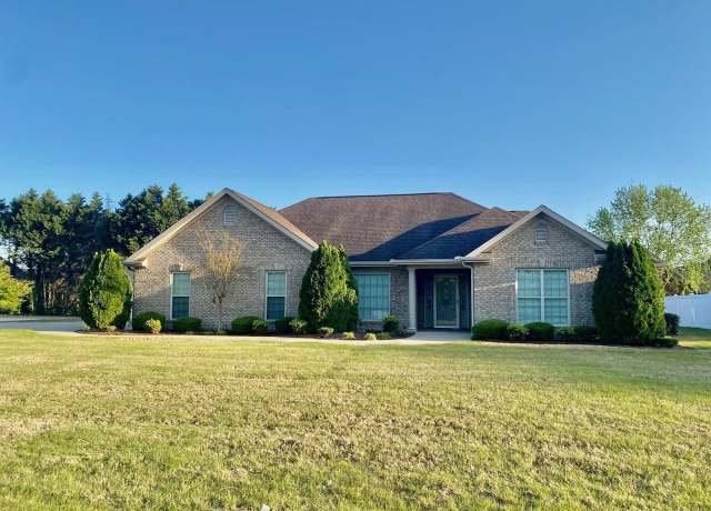 Property at 615 S Commons St W, Tuscumbia, AL, 3 beds, 2.5 baths