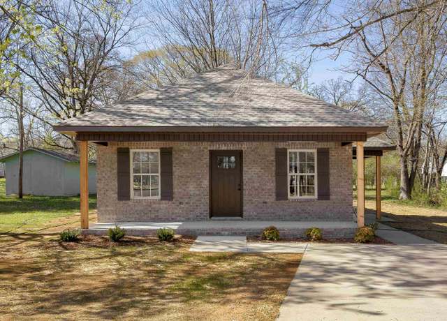 Property at 215 W Grand Ave, Muscle Shoals, AL, 3 beds, 2 baths