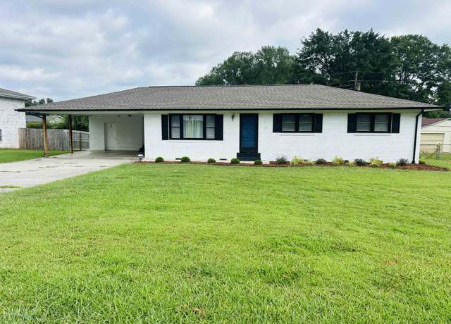 Property at 405 W Dearborn St, Muscle Shoals, AL, 3 beds, 1.5 baths