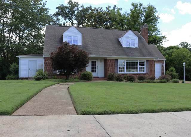 Property at 805 River Bluff Dr, Sheffield, AL, 5 beds, 2 baths
