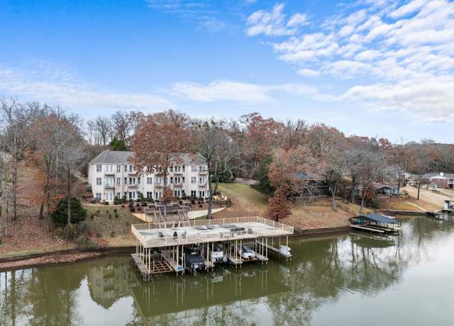 Property at 687 E Lakewood Dr, Muscle Shoals, AL, 3 beds, 2.5 baths