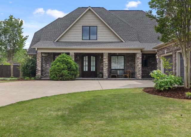 Property at 226 Oak Brook Dr, Florence, AL, 3 beds, 2.5 baths