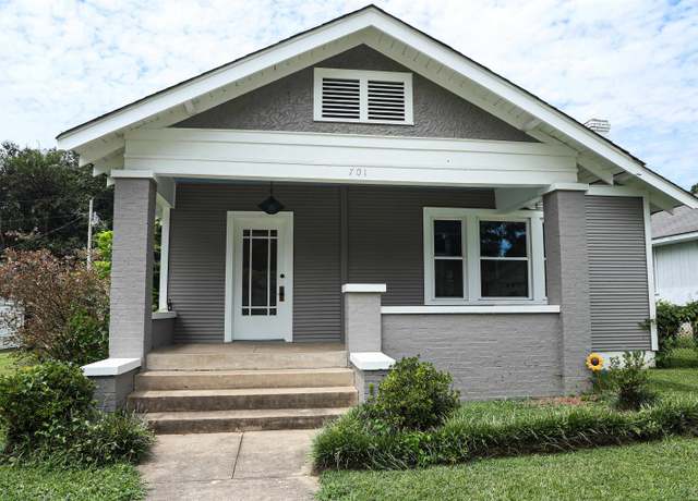 Property at 701 N Jefferson St, Tuscumbia, AL, 5 beds, 2 baths