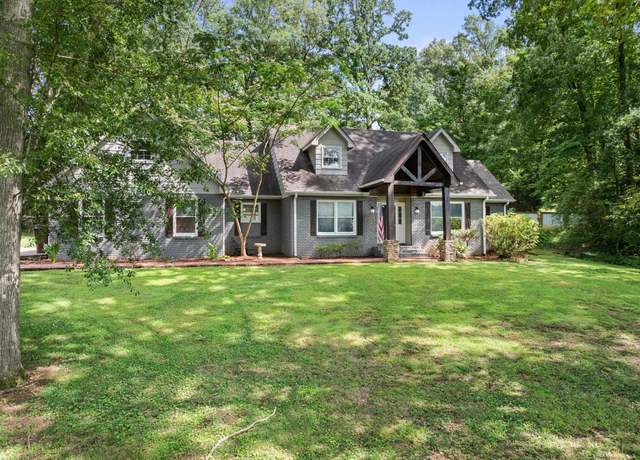 Property at 105 Evergreen Ct, Sheffield, AL, 4 beds, 2.5 baths
