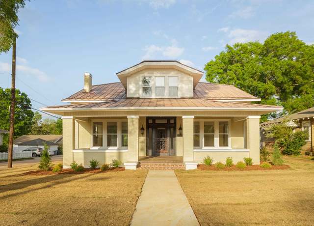 Property at 928 N Wood Ave, Florence, AL, 5 beds, 2.5 baths