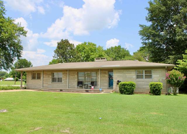 Property at 401 W Candler Ave, Muscle Shoals, AL, 3 beds, 2 baths