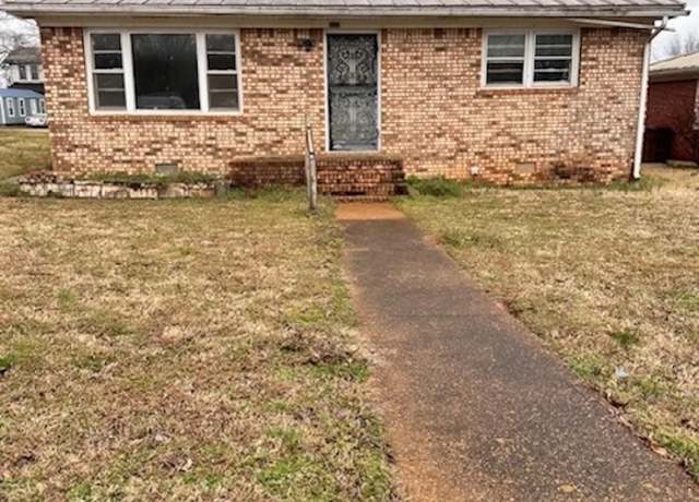 Property at 906 S Atlanta Ave, Sheffield, AL, 2 beds, 2 baths