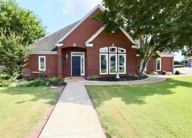 Property at 212 W Girard Ave, Muscle Shoals, AL, 3 beds, 2.5 baths