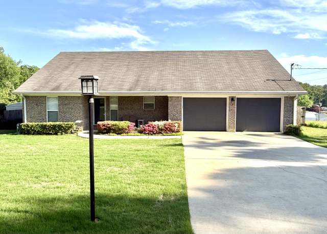 Property at 220 Riverhaven Dr, Muscle Shoals, AL, 3 beds, 2 baths