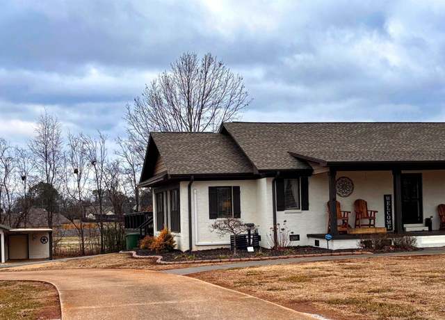 Property at 3414 Lenz St, Muscle Shoals, AL, 3 beds, 2.5 baths